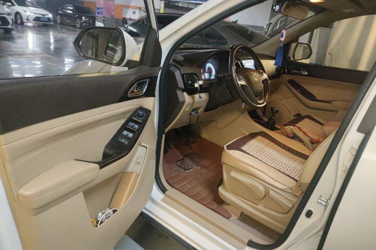 Used Baojun 730 2014 1.5L manual luxury trim 7 seats Driver Seat