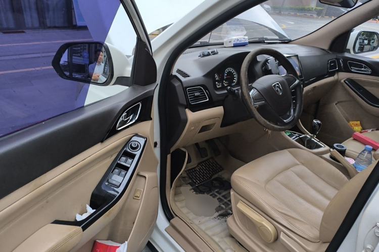 Used Baojun 730 2014 1.5L manual Comfort version 7 seats Driver Seat
