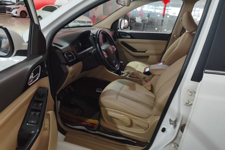 Used Baojun 730 2014 1.5L manual Comfort ESP version 7 seats Driver Seat