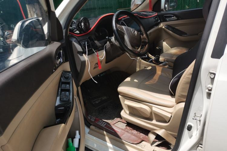 Used Baojun 730 2014 1.5L manual Comfort version 7 seats Driver Seat