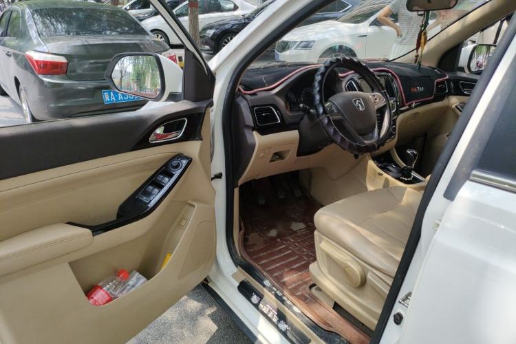 Used Baojun 730 2014 1.5L Manual Luxury Navigation ESP Version 7 Seats Driver Seat