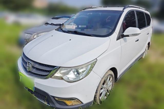 Ojetý Baojun 730 2014 1.5L manual Comfort version 7 seats