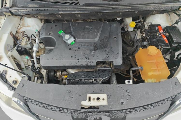 Used Baojun 730 2014 1.5L manual Comfort version 7 seats Engine Bay