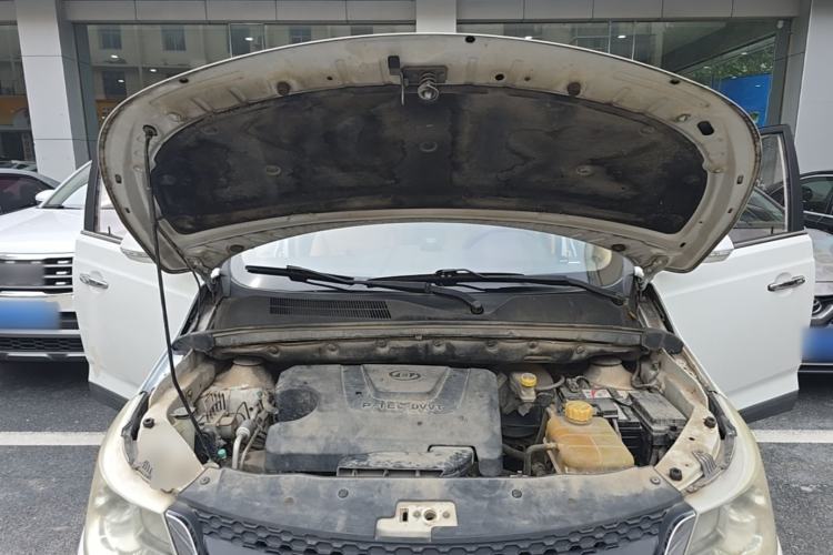 Used Baojun 730 2014 1.5L manual luxury trim 7 seats Engine Bay