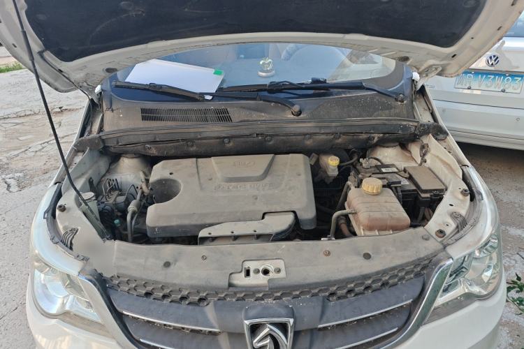 Used Baojun 730 2014 1.5L manual luxury trim 7 seats Engine Bay