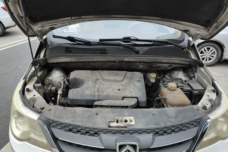 Used Baojun 730 2014 1.5L manual Comfort version 7 seats Engine Bay