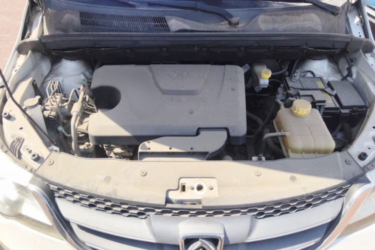 Used Baojun 730 2014 1.5L manual Comfort version 7 seats Engine Bay
