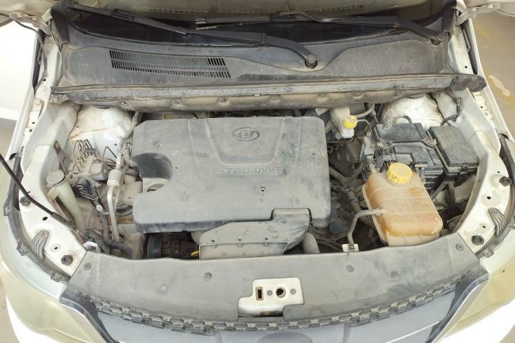 Used Baojun 730 2014 1.5L manual Comfort version 7 seats Engine Bay