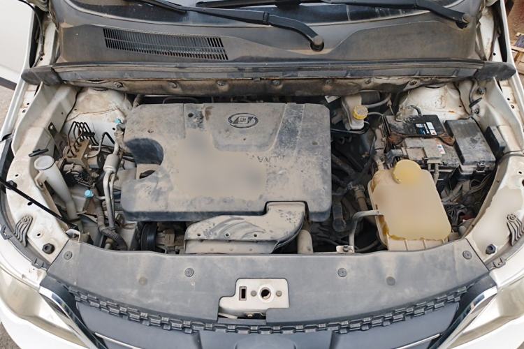 Used Baojun 730 2014 1.5L manual Comfort ESP version 7 seats Engine Bay