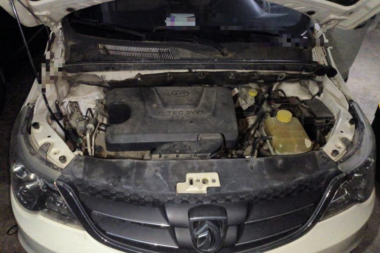 Used Baojun 730 2014 1.5L manual Comfort version 7 seats Engine Bay
