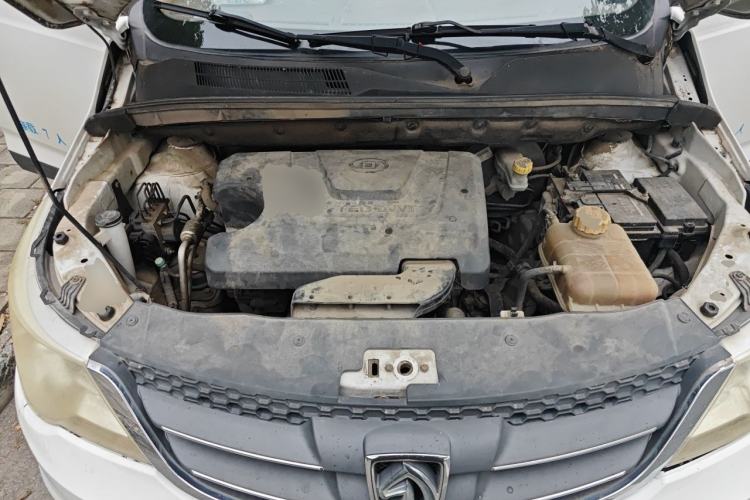 Used Baojun 730 2014 1.5L manual luxury trim 7 seats Engine Bay