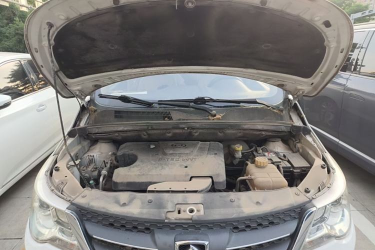 Used Baojun 730 2014 1.5L manual Comfort version 7 seats Engine Bay