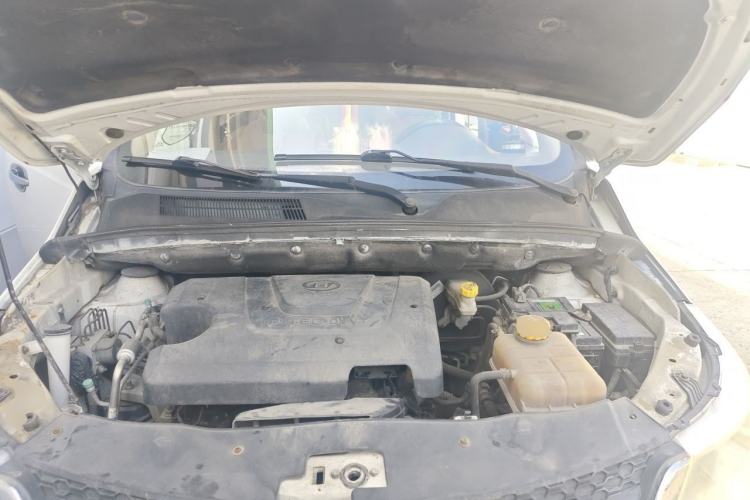 Used Baojun 730 2014 1.5L manual Comfort version 7 seats Engine Bay