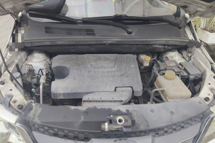 Used Baojun 730 2014 1.5L manual Comfort version 7 seats Engine Bay