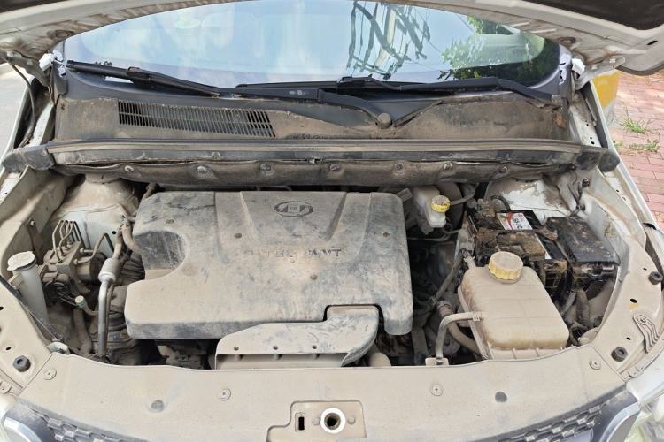 Used Baojun 730 2014 1.5L manual Comfort ESP version 7 seats Engine Bay