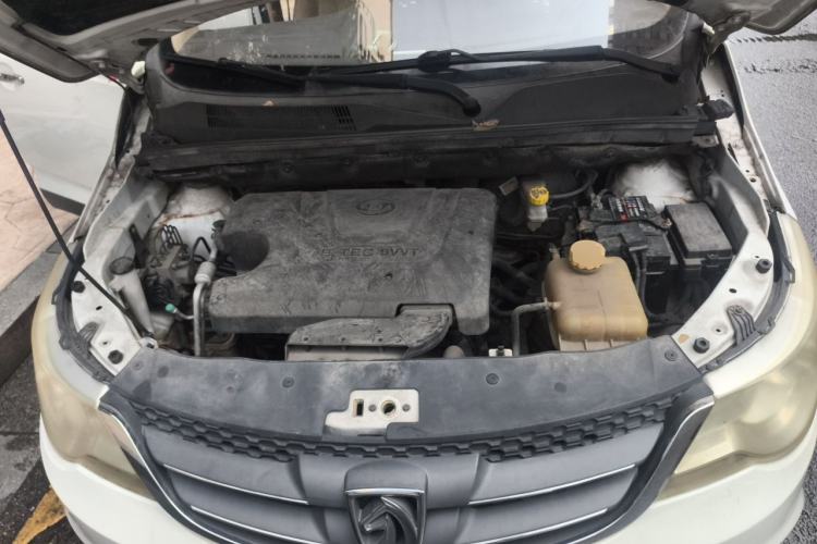 Used Baojun 730 2014 1.5L manual Comfort version 7 seats Engine Bay