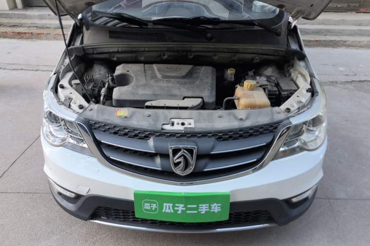 Used Baojun 730 2014 1.5L manual Comfort ESP version 7 seats Engine Bay