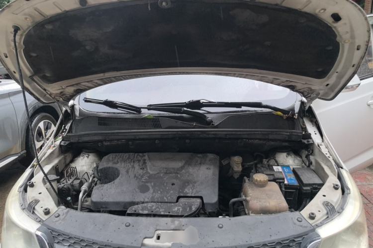 Used Baojun 730 2014 1.5L manual standard trim 7 seats Engine Bay