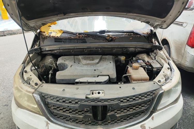 Used Baojun 730 2014 1.5L manual Comfort version 7 seats Engine Bay