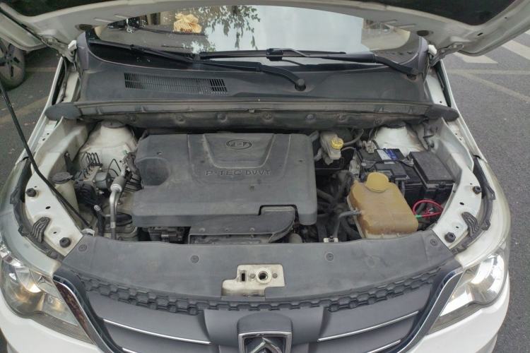 Used Baojun 730 2014 1.5L manual Comfort version 7 seats Engine Bay