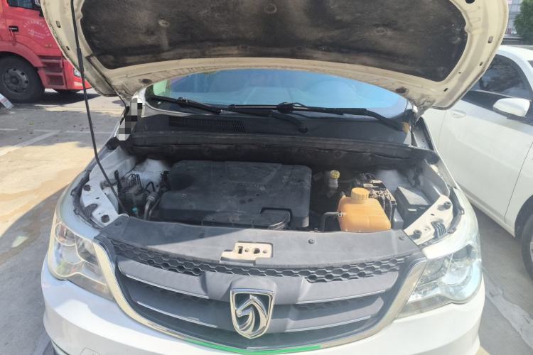 Used Baojun 730 2014 1.5L manual luxury trim 7 seats Engine Bay