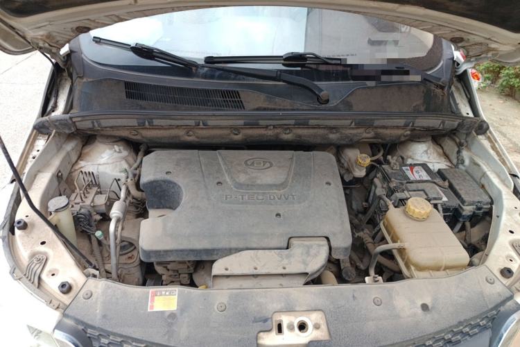Used Baojun 730 2014 1.5L manual luxury trim 7 seats Engine Bay