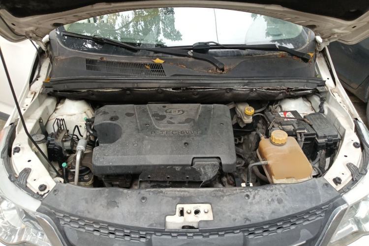 Used Baojun 730 2014 1.5L manual Comfort version 7 seats Engine Bay
