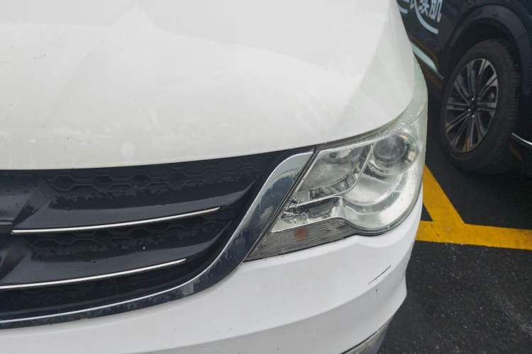 Used Baojun 730 2014 1.5L manual Comfort version 7 seats Engine Bay Left
