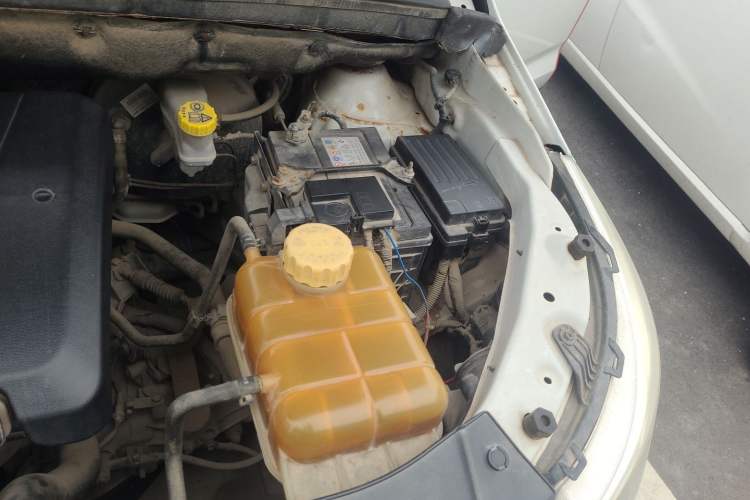 Used Baojun 730 2014 1.5L manual standard trim 7 seats Engine Bay Left