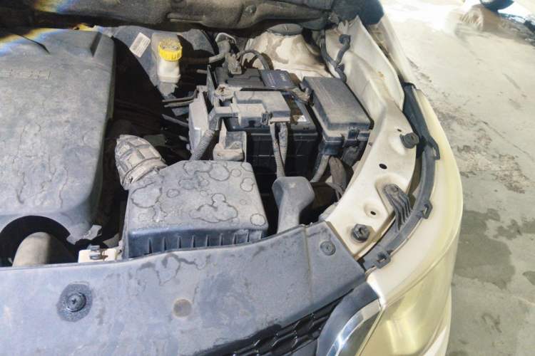 Used Baojun 730 2014 1.8L manual Comfort trim 7-seater Engine Bay Left