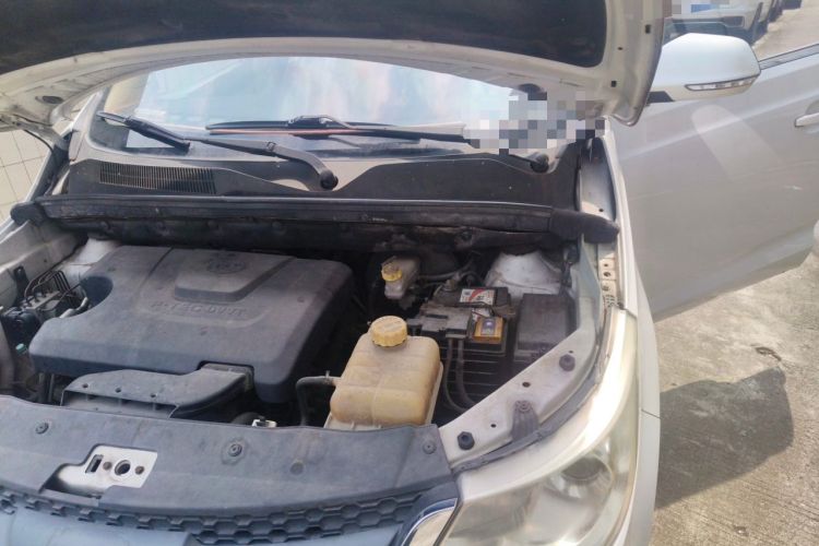 Used Baojun 730 2014 1.5L manual standard trim 7 seats Engine Bay Left