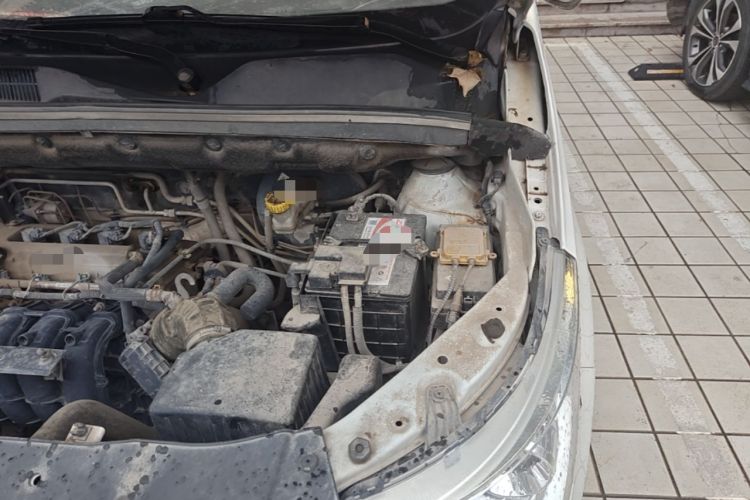 Used Baojun 730 2014 1.8L manual Comfort trim 7-seater Engine Bay Left