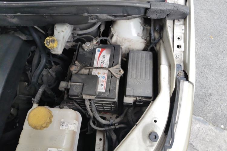 Used Baojun 730 2014 1.5L manual Comfort version 7 seats Engine Bay Left