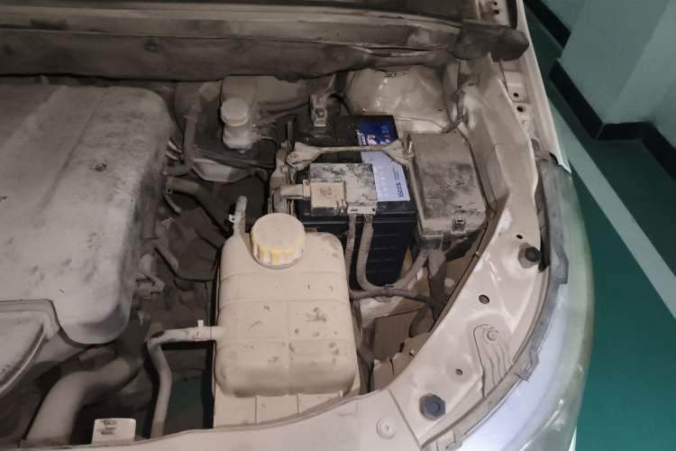 Used Baojun 730 2014 1.5L manual standard trim 7 seats Engine Bay Left