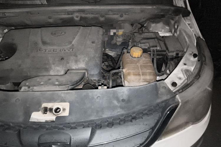 Used Baojun 730 2014 1.5L manual Comfort version 7 seats Engine Bay Left