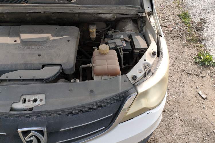 Used Baojun 730 2014 1.8L manual Comfort trim 7-seater Engine Bay Left