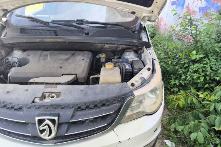 Used Baojun 730 2014 1.5L manual Comfort version 7 seats Engine Bay Left