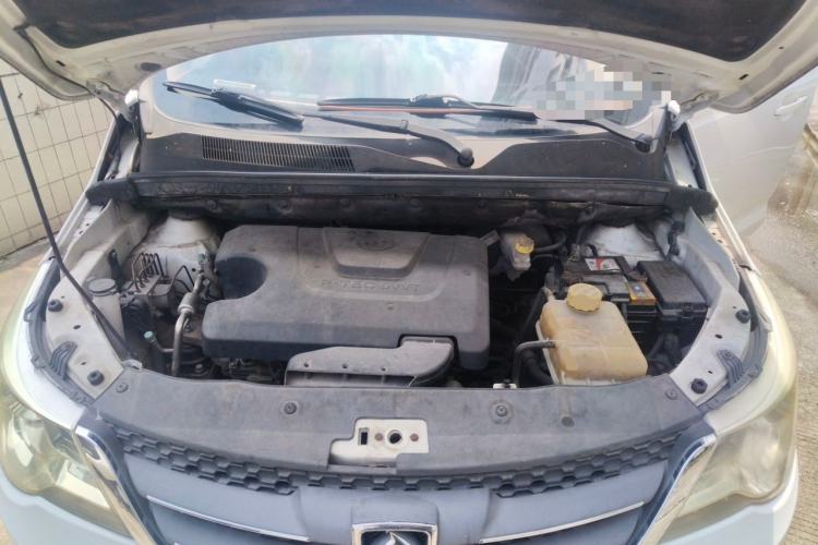 Used Baojun 730 2014 1.5L manual standard trim 7 seats Engine Bay
