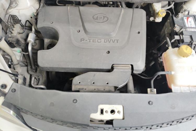 Used Baojun 730 2014 1.5L manual Comfort version 7 seats Engine Bay