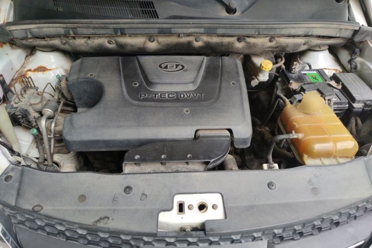 Used Baojun 730 2014 1.5L manual Comfort version 7 seats Engine Bay