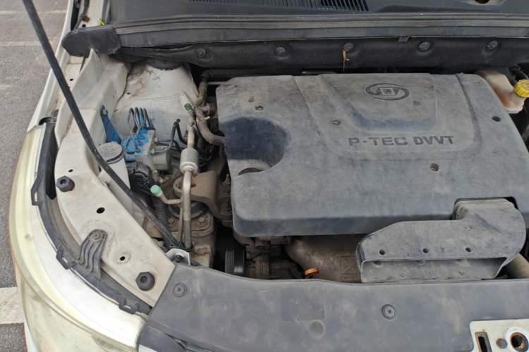 Used Baojun 730 2014 1.5L manual Comfort ESP version 7 seats Engine Bay Right
