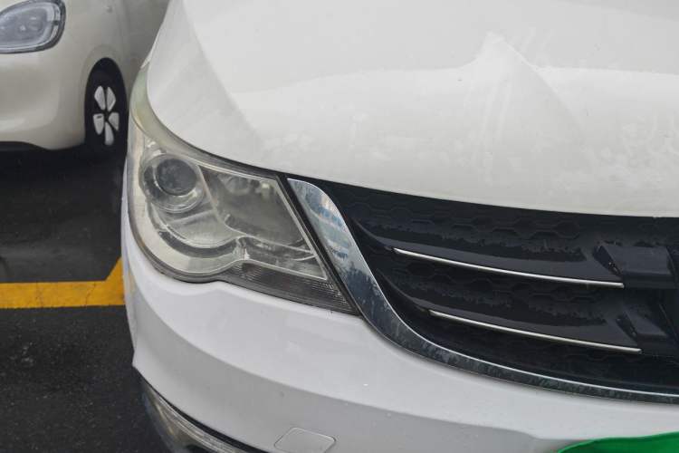 Used Baojun 730 2014 1.5L manual Comfort version 7 seats Engine Bay Right