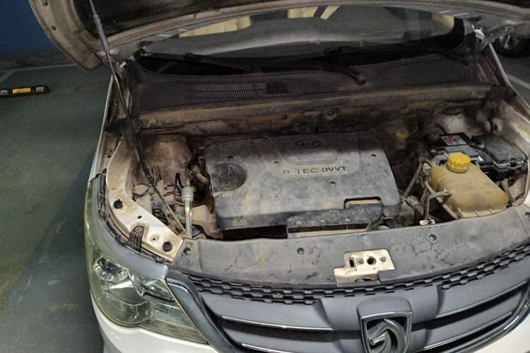 Used Baojun 730 2014 1.5L manual Comfort ESP version 7 seats Engine Bay Right