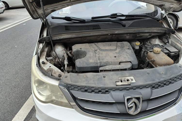 Used Baojun 730 2014 1.5L manual Comfort version 7 seats Engine Bay Right