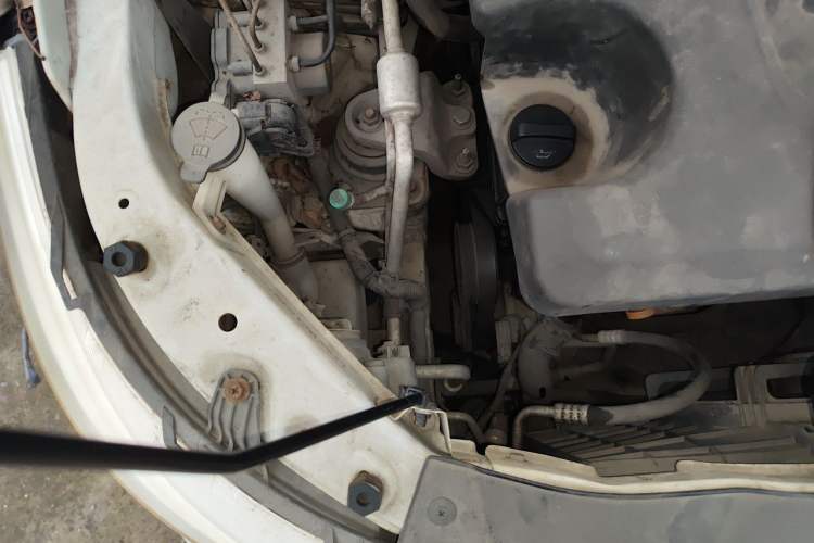 Used Baojun 730 2014 1.5L manual Comfort version 7 seats Engine Bay Right