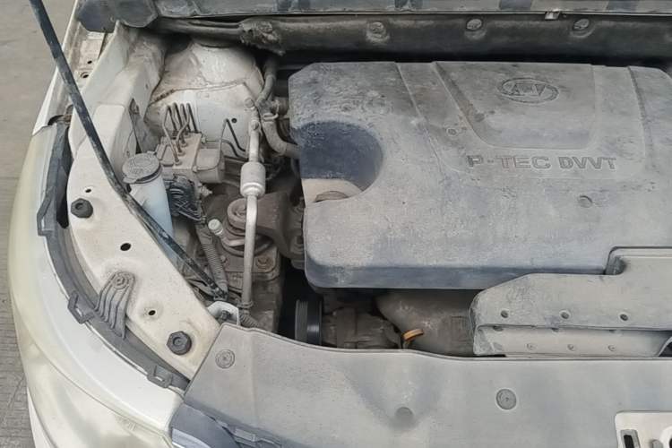 Used Baojun 730 2014 1.5L manual standard version 5 seats Engine Bay Right