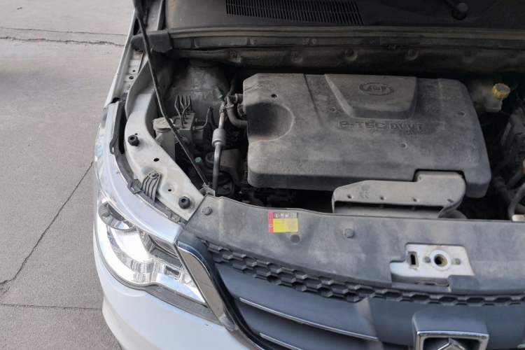 Used Baojun 730 2014 1.5L manual Comfort ESP version 7 seats Engine Bay Right