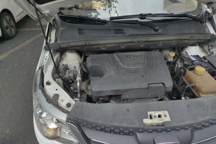 Used Baojun 730 2014 1.5L manual Comfort version 7 seats Engine Bay Right