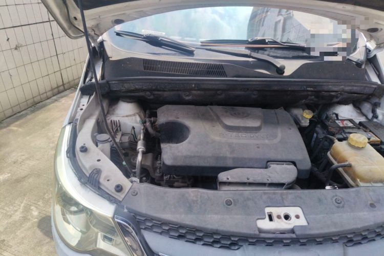 Used Baojun 730 2014 1.5L manual standard trim 7 seats Engine Bay Right