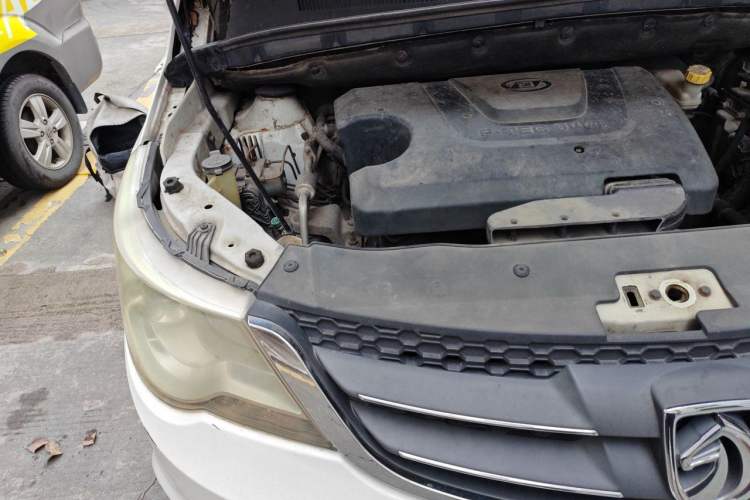 Used Baojun 730 2014 1.5L manual luxury trim 7 seats Engine Bay Right